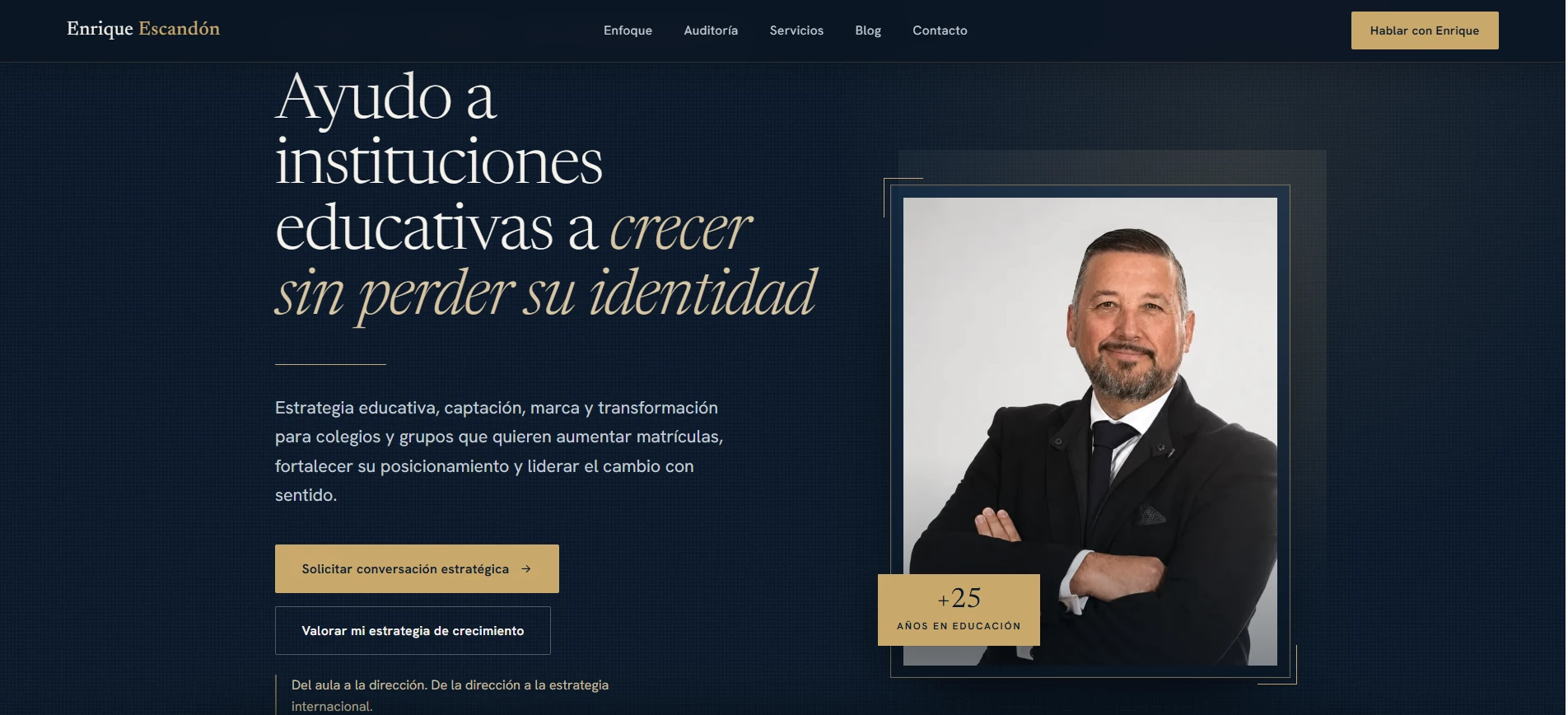 Web de Enrique Escandón — página de inicio con titular editorial y retrato del asesor