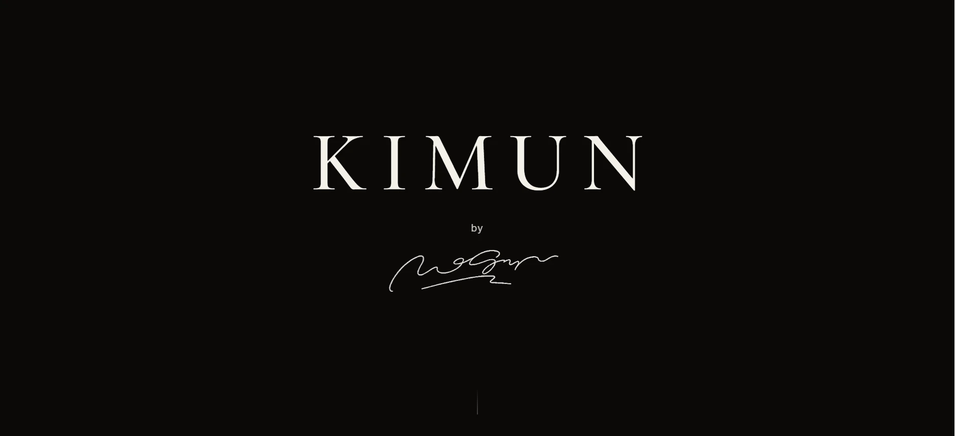 Introducción editorial de KIMUN — logotipo tipográfico sobre fondo negro con firma manuscrita